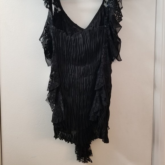 Mix media woven top with  and lace and back sheer pleating - Picture 4 of 10